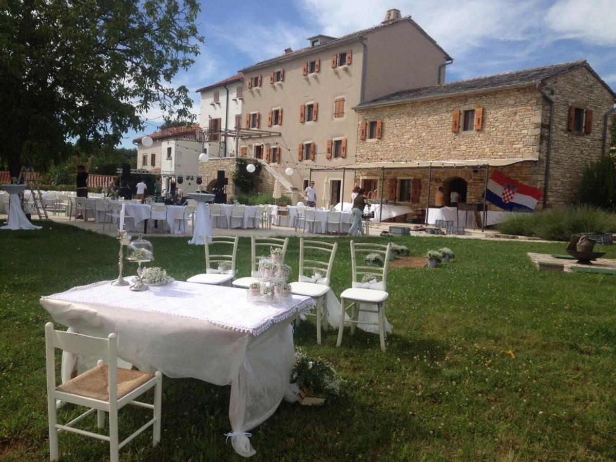 Villa Poropati, Groznjan, Istria - Luxury Countryside Estate For Up To 19 Persons - Large Pool Of 80M2 With Kids Section Exteriér fotografie