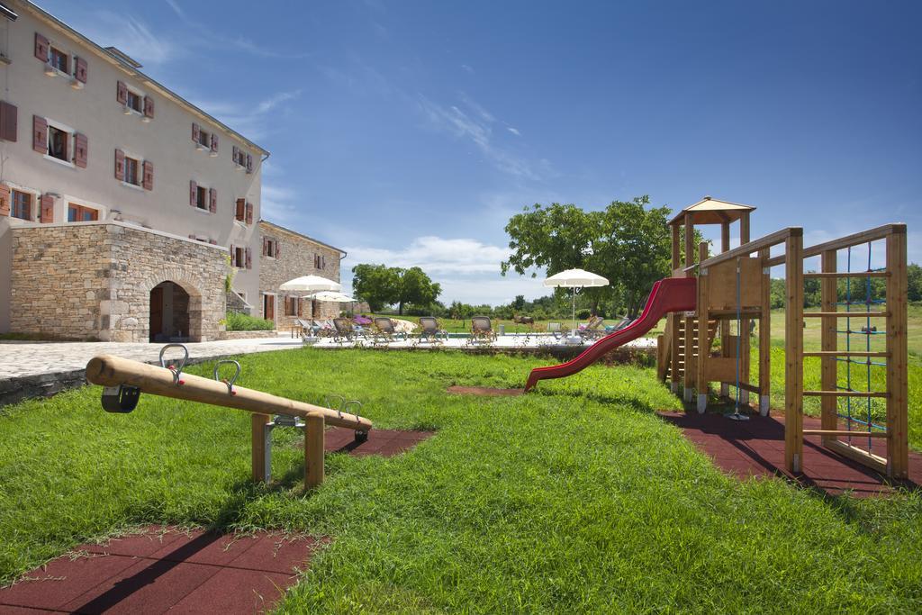 Villa Poropati, Groznjan, Istria - Luxury Countryside Estate For Up To 19 Persons - Large Pool Of 80M2 With Kids Section Exteriér fotografie