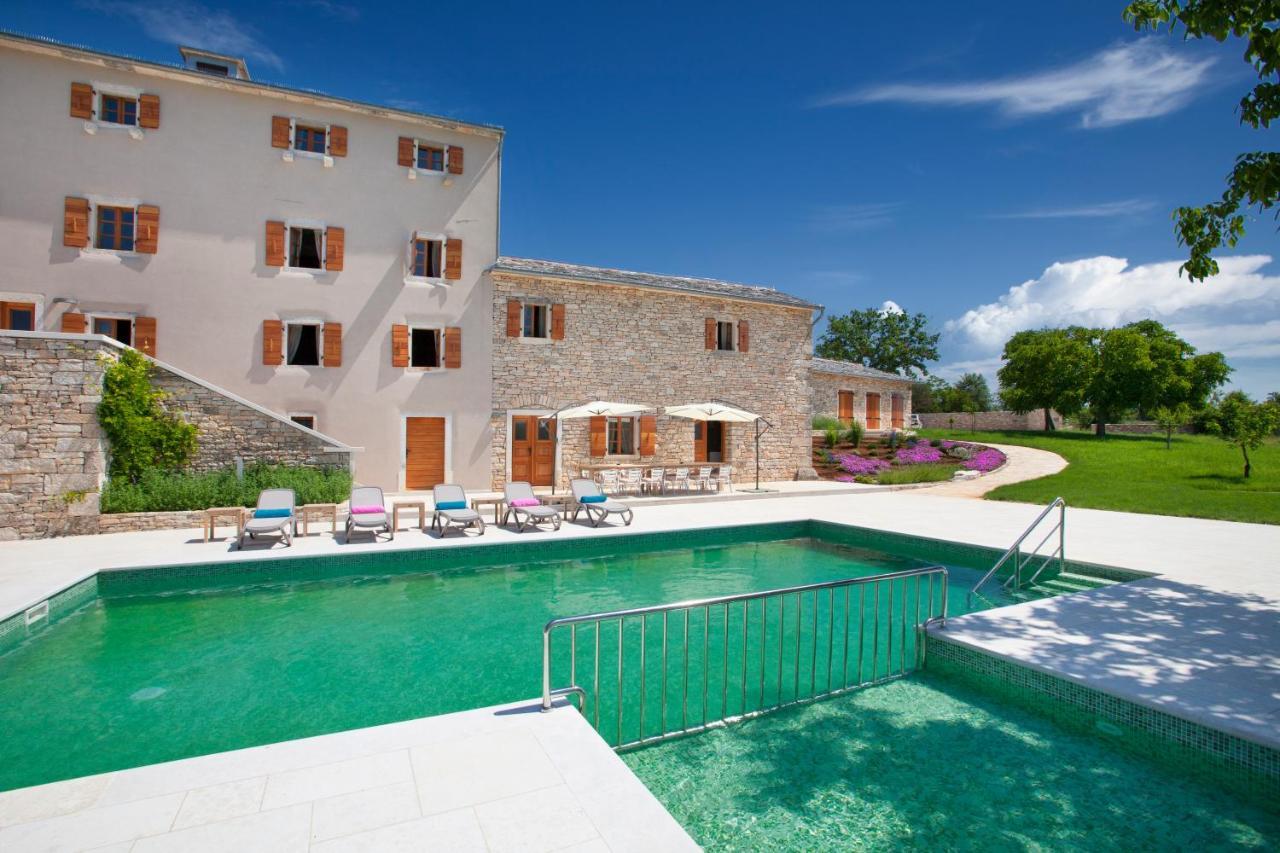 Villa Poropati, Groznjan, Istria - Luxury Countryside Estate For Up To 19 Persons - Large Pool Of 80M2 With Kids Section Exteriér fotografie