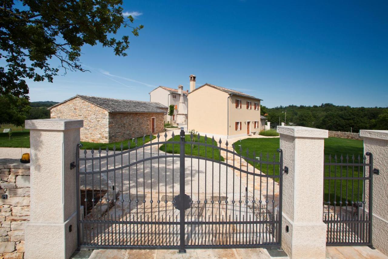 Villa Poropati, Groznjan, Istria - Luxury Countryside Estate For Up To 19 Persons - Large Pool Of 80M2 With Kids Section Exteriér fotografie