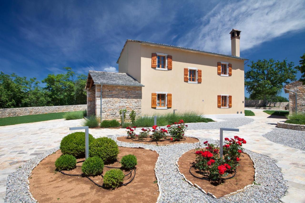 Villa Poropati, Groznjan, Istria - Luxury Countryside Estate For Up To 19 Persons - Large Pool Of 80M2 With Kids Section Exteriér fotografie