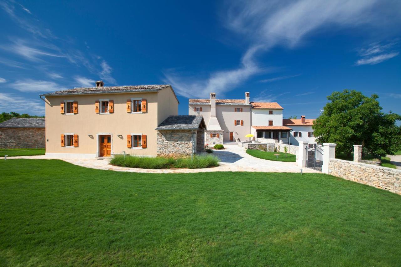 Villa Poropati, Groznjan, Istria - Luxury Countryside Estate For Up To 19 Persons - Large Pool Of 80M2 With Kids Section Exteriér fotografie