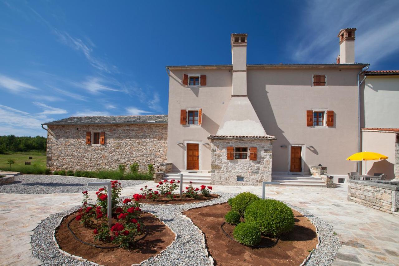 Villa Poropati, Groznjan, Istria - Luxury Countryside Estate For Up To 19 Persons - Large Pool Of 80M2 With Kids Section Exteriér fotografie